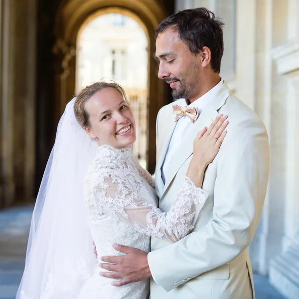 Szczęśliwa para tylko ślub w Paryżu — Zdjęcie stockowe