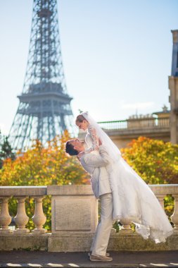 Paris'te mutlu sadece evli çift