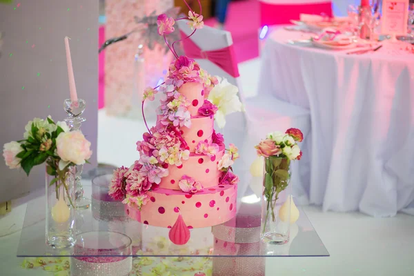 Bolo de casamento rosa — Fotografia de Stock