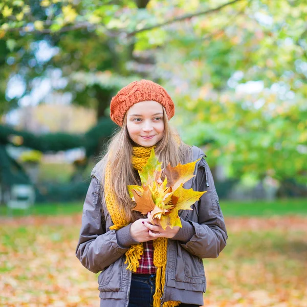 Happy young girl on a fall day — Stock Photo, Image