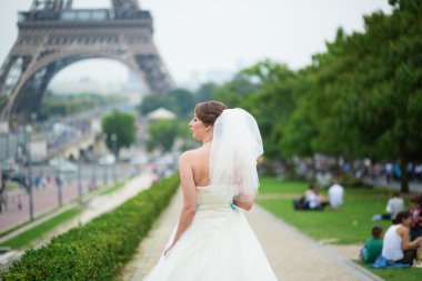 Paris'te mutlu güzel gelin