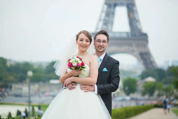 Paris sadece evli çift — Stok fotoğraf