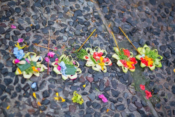 Ofrendas tradicionales balinesas a los dioses — Foto de Stock