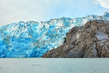 Torres del Paine gri buzul, mavi icebergs