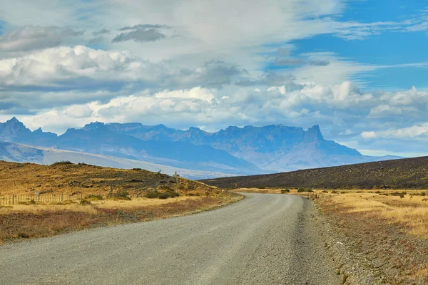 Strada a Torres del Paine parco nazionale del Cile — Foto Stock