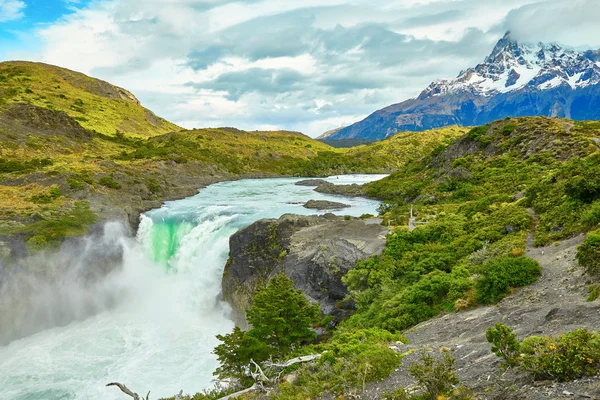 Salto Grande vattenfall i Torres del Paine — Stockfoto