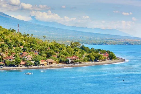 Natursköna stranden landskap i amed, bali — Stockfoto