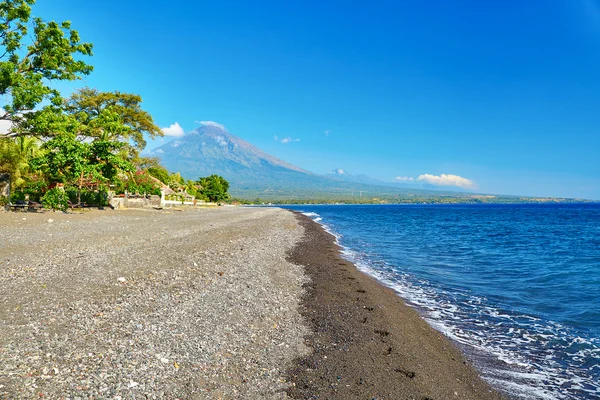 Visa agung vulkanen från bali amed by — Stockfoto