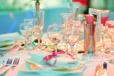 Düğün için küme tablo