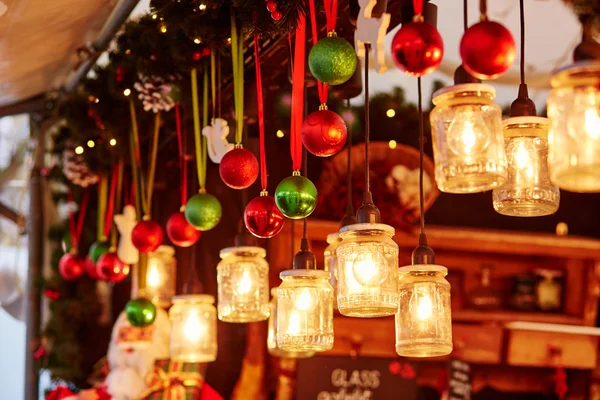 Decoraties op een Parijse kerstmarkt — Stockfoto