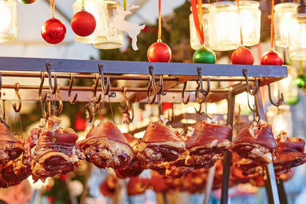 Porc grillé sur un marché de Noël parisien — Photo