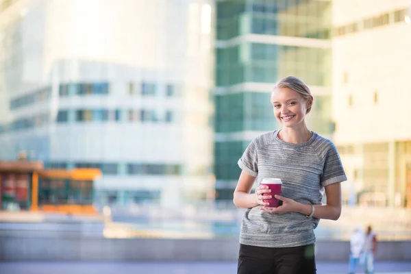 Girl drinking coffee in business district of Paris — Stock Photo, Image