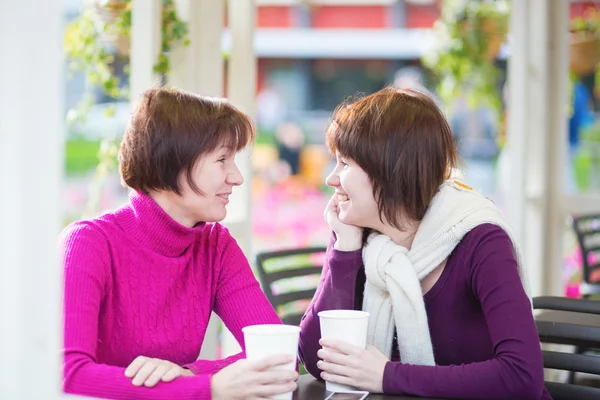 Mother and daughter together in cafe — Stock Photo, Image