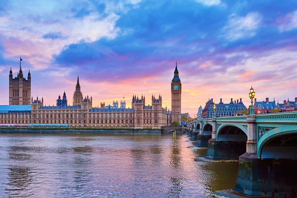 Puente Big Ben y Westminster con el río Támesis — Foto de Stock