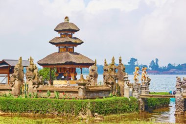 Bali dili su Sarayı bratan Gölü