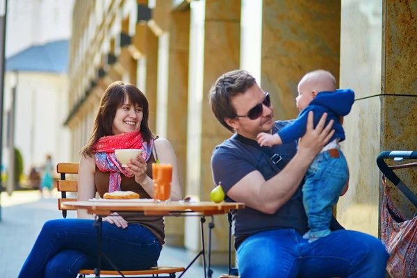 Happy family of three together — Stock Photo, Image