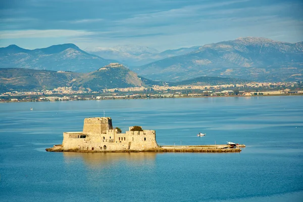 Vista do castelo de Bourtzi em Nafplion, Grécia — Fotografia de Stock