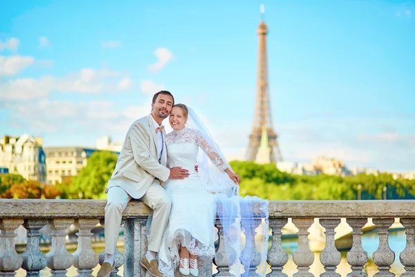 Paris güzel sadece evli çift — Stok fotoğraf