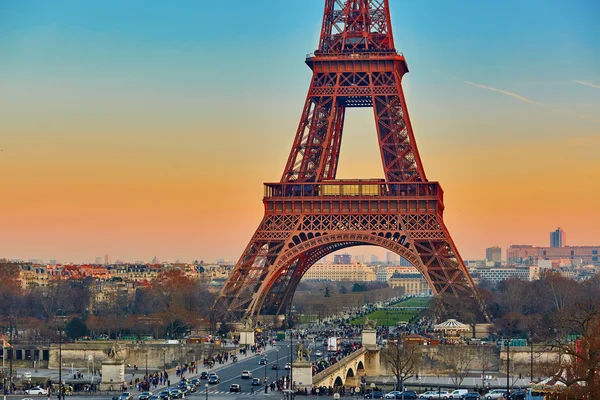 Vista panorámica de la torre Eiffel al atardecer — Foto de Stock