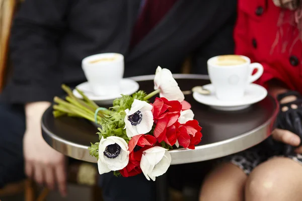 Paar met een datum in café — Stockfoto