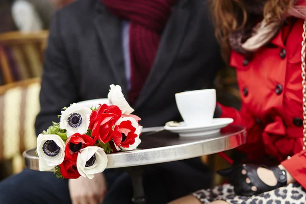 Paar met een datum in café — Stockfoto