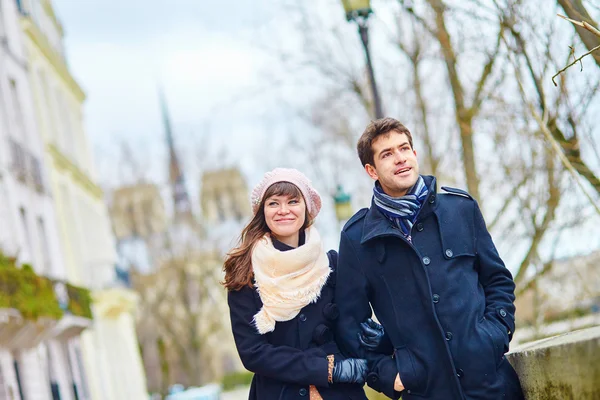 Romantic couple together in Paris — Stock Photo, Image