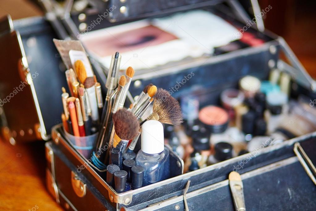 Lakme Makeup Kit With Brushes Saubhaya Makeup