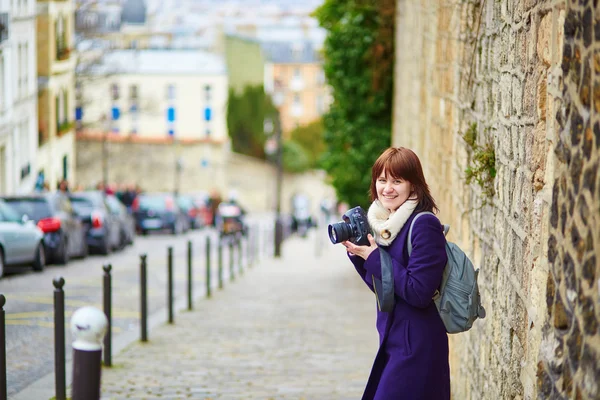 Jonge toerist in Parijs op Montmartre — Stockfoto