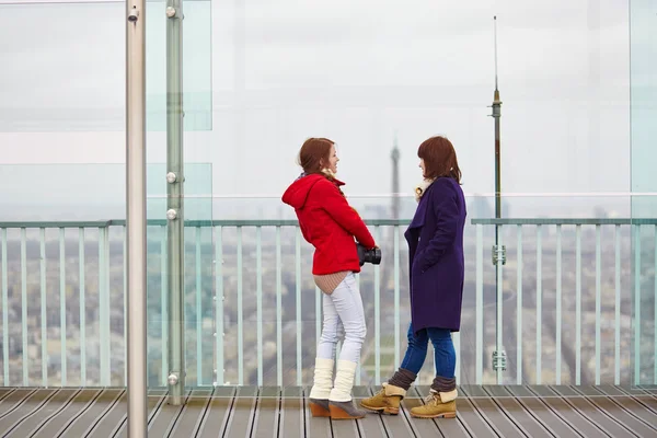 Girls on the Montparnasse tower — Stock Photo, Image