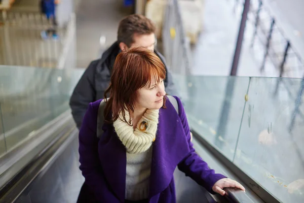 Dívka v Pařížské metro — Stock fotografie