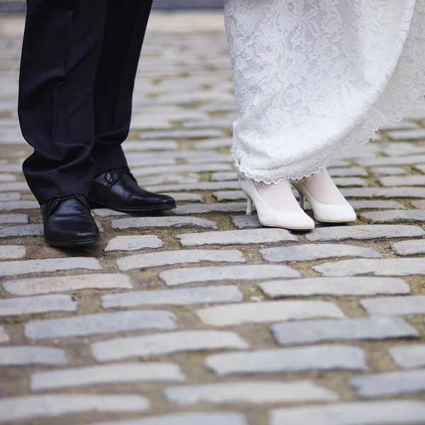 Bride and groom feet — Stock Photo, Image