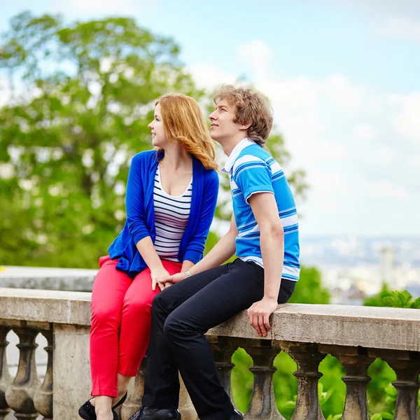 Turistas en París, en la colina de Montmartre — Foto de Stock