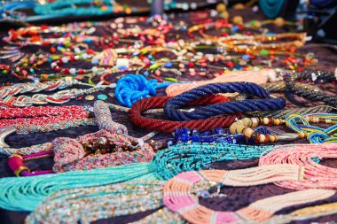 Birçok renkli Kolyeler