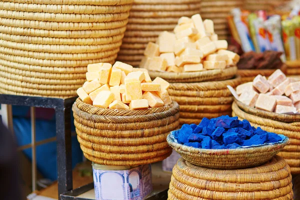 Selección de especias en un mercado marroquí — Foto de Stock