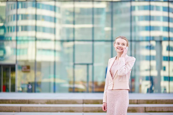 Joven mujer de negocios segura —  Fotos de Stock