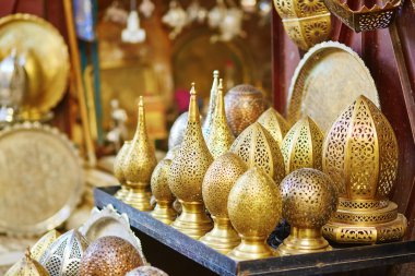 Fas marke üzerinde lambalar