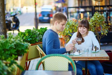 Bir tarih olan genç Romantik Çift 