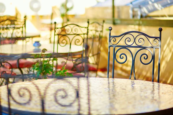 Belo e acolhedor restaurante marroquino em Fes — Fotografia de Stock