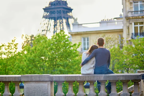 Paris güzel Romantik Çift — Stok fotoğraf