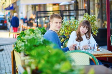 Bir tarih olan genç Romantik Çift 