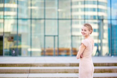 Güzel iş kadını ofis iç