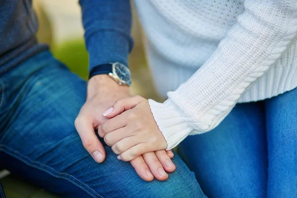 Couple holding each others hands — Stock Photo, Image