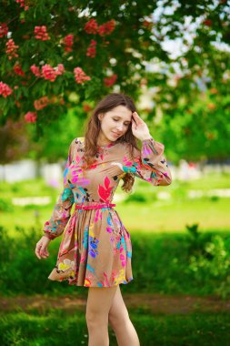 Tuileries bahçesinde Paris kadın