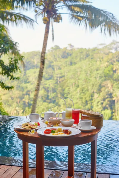 Traditionele balinese ontbijt — Stockfoto