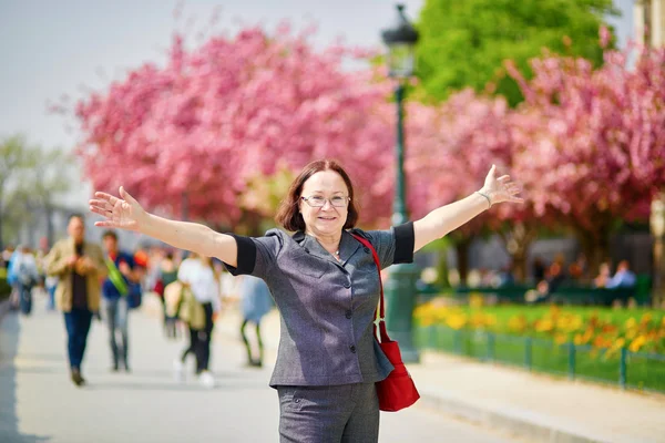 Middle aged woman in Paris — Stock Photo, Image