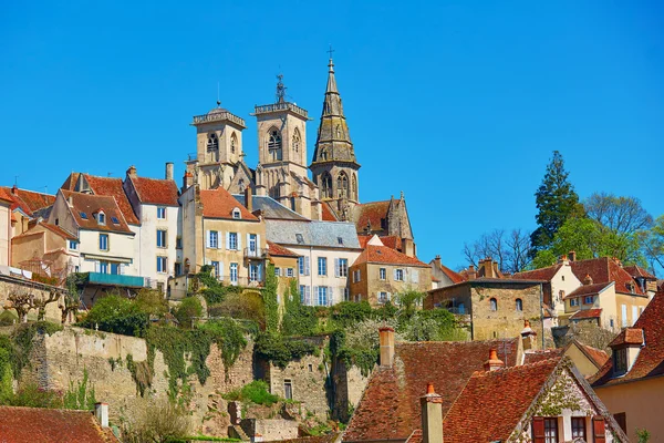 Semur-tr-Auxois, bir köyde Burgonya, Fransa — Stok fotoğraf