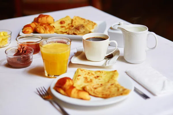 Delicious breakfast with pancakes — Stock Photo, Image