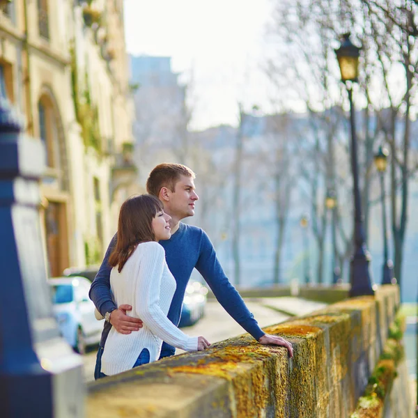 Romantic dating loving couple in Paris — Stock Photo, Image