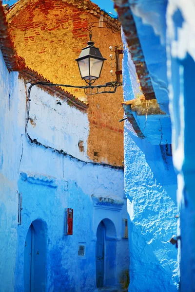 Улица в Chefchaouen, Morocco — стоковое фото