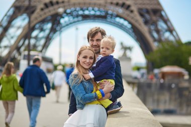 Paris 'te mutlu bir aile